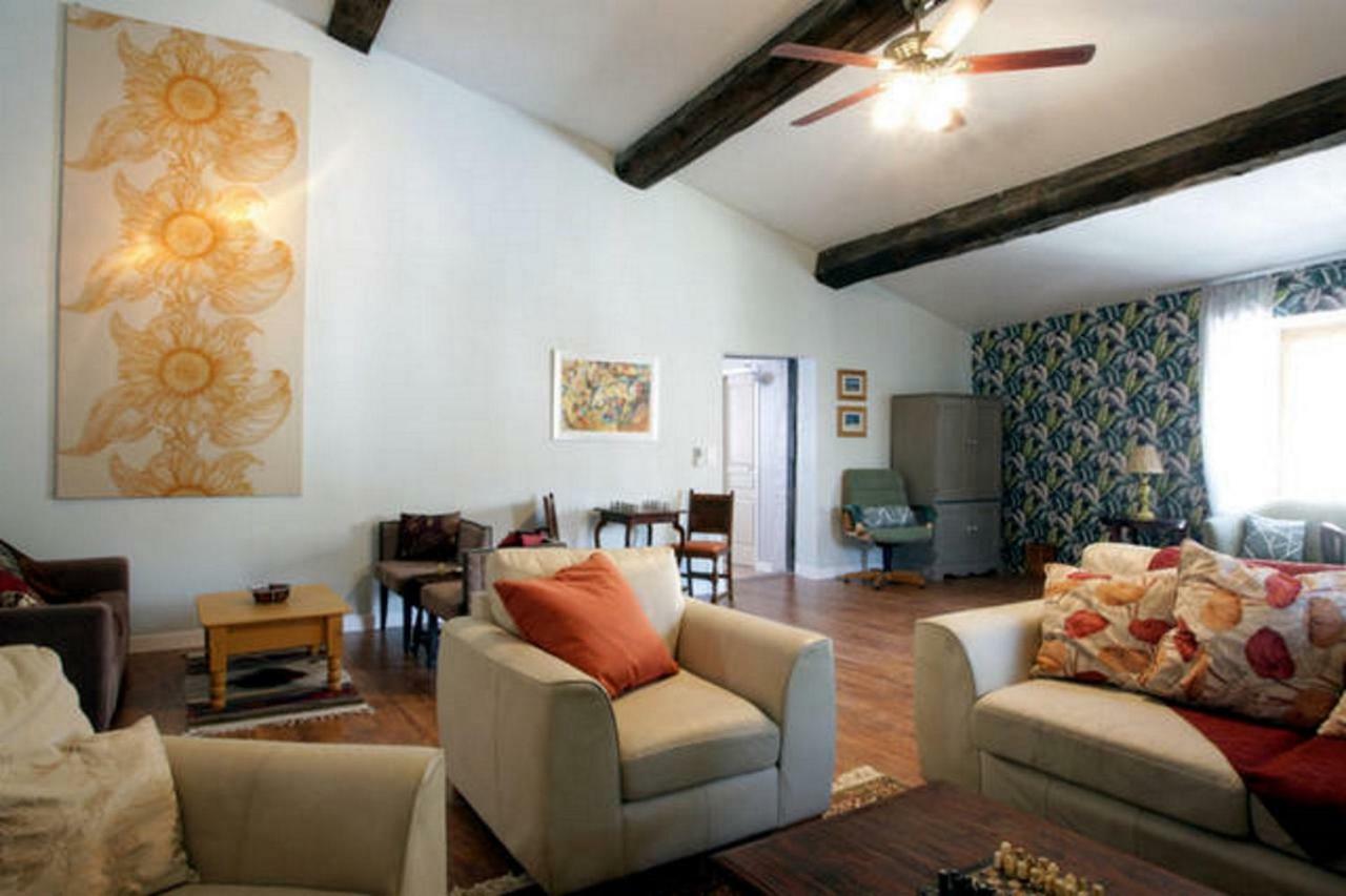 ลา แมซง เด เท็กซ์ไทล์ Bed & Breakfast Montolieu ภายนอก รูปภาพ