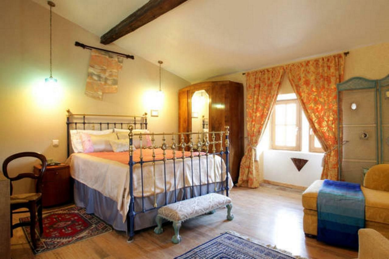 ลา แมซง เด เท็กซ์ไทล์ Bed & Breakfast Montolieu ภายนอก รูปภาพ